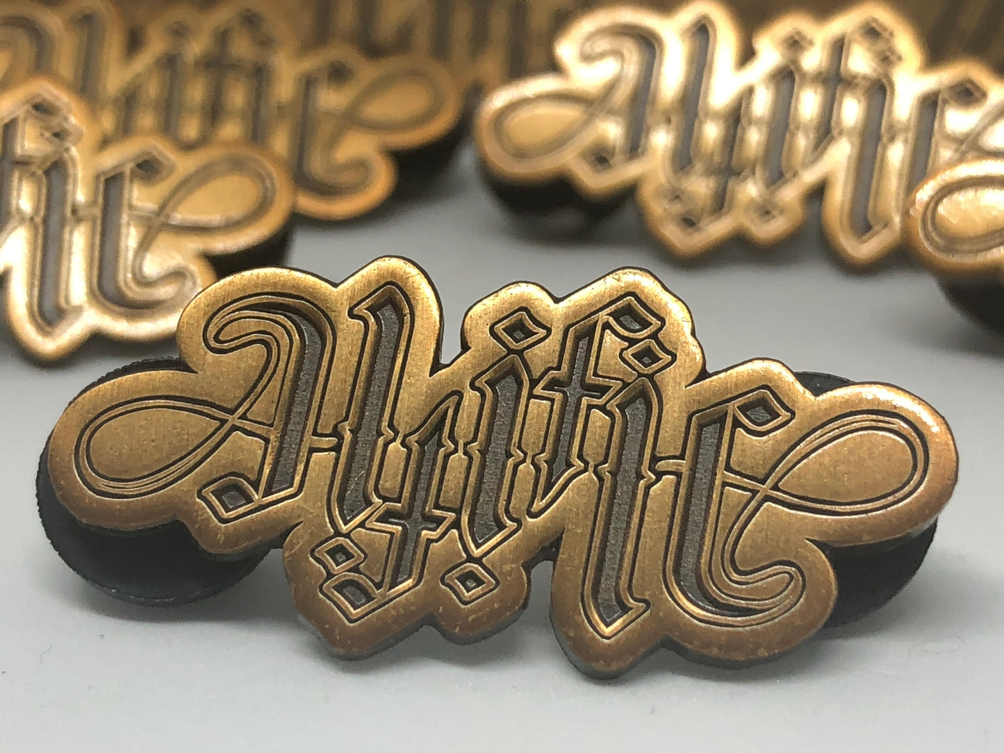 (i) Alific Reversible Pins